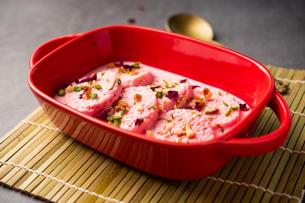 Rose Bread Rasmalai è la versione ottimizzata del tradizionale Ras malai utilizzando fette di pane