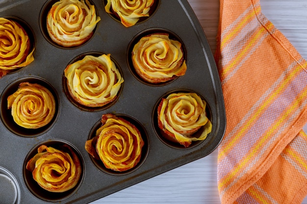 Rose di patate al forno fatte in casa con pancetta