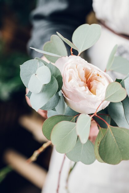 Rose nel bouquet di fiori spose