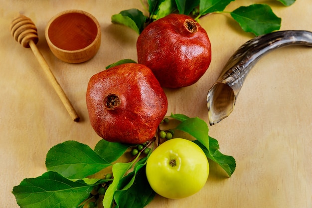 Rosh hashanah simbol. Mela, miele e melograno.