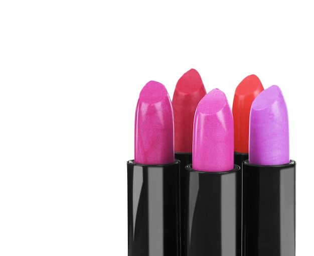 Rossetto rosso isolato su sfondo bianco