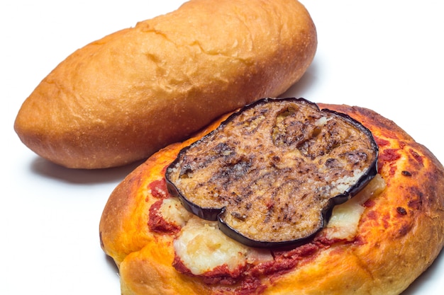 Rosticceria siciliana Calzone fritto e pizzetta con melanzane