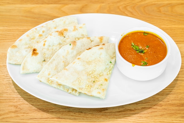 roti con zuppa di pollo al curry