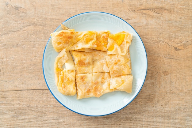 roti fritti con uova e latte condensato zuccherato