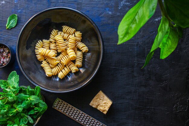 rotini di pasta in una ciotola