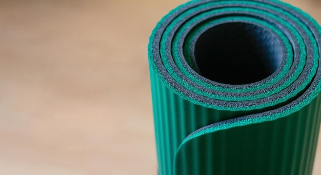 Rotolare lo sfondo del banner del materassino o del materassino da yoga