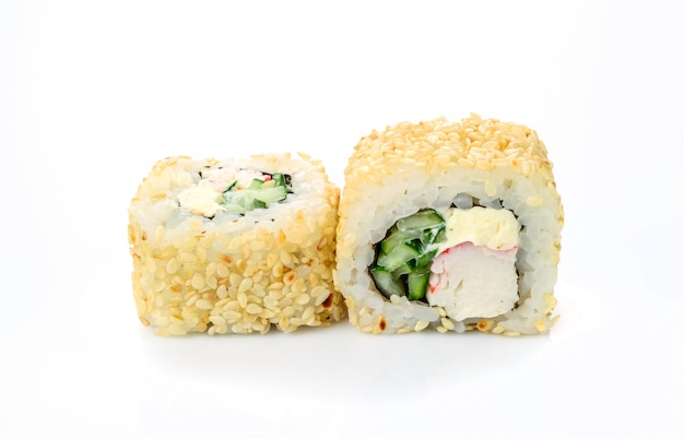 Rotoli di sushi giapponesi freschi tradizionali