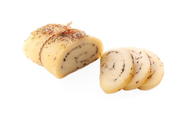 Rotolo di formaggio con erbe provenzali Fasciato con flagello Tre fette di formaggio vengono tagliate nelle vicinanze