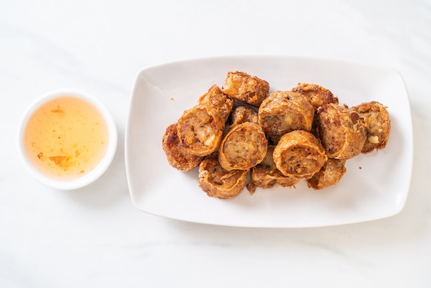 Rotolo di granchio fritto nel grasso bollente