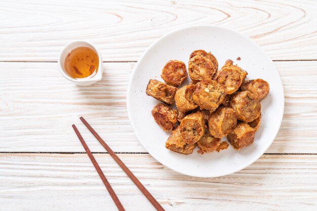 Rotolo di granchio fritto nel grasso bollente