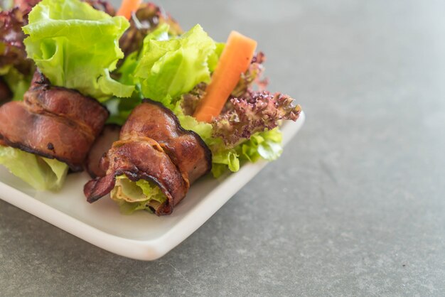 rotolo di insalata con pancetta