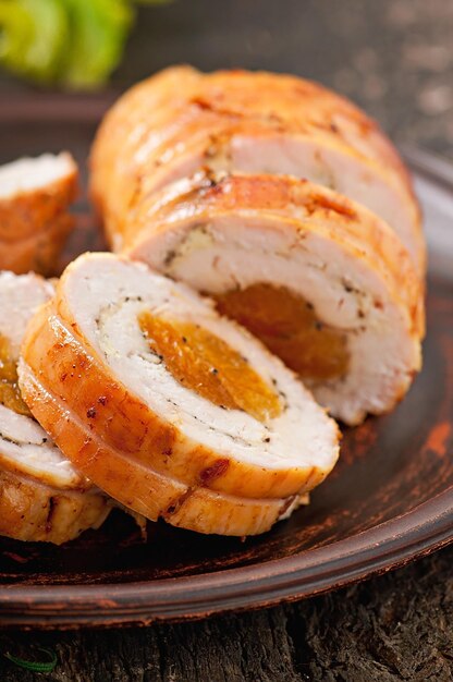 rotolo di pollo con prugne e albicocche secche