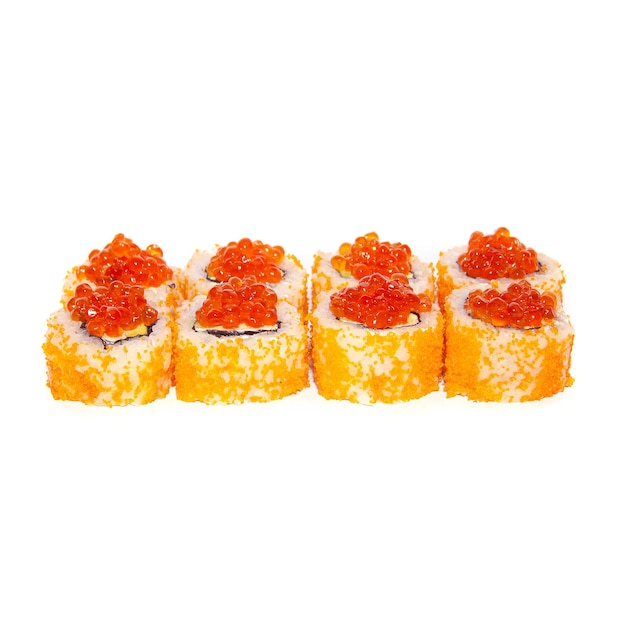Rotolo di sushi con caviale rosso tobiko e riso su bianco
