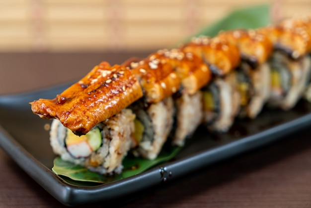 Rotolo di sushi di anguilla - cibo giapponese
