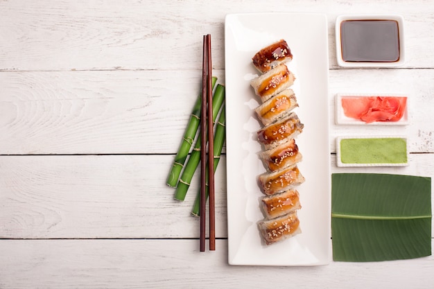 Rotolo di sushi Dragon sfondo