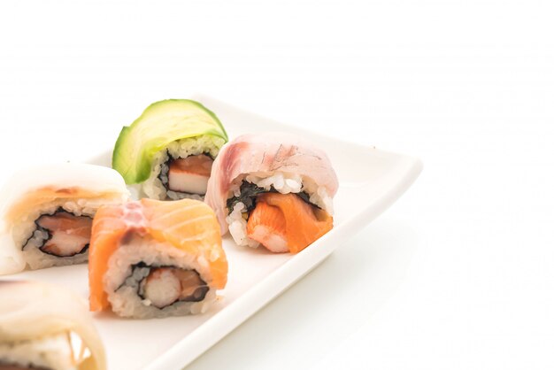 rotolo di sushi misto - stile di cibo giapponese