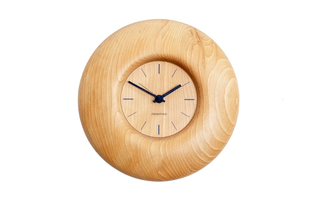 Rotondo elegante orologio da parete in legno isolato su sfondo bianco Vista frontale