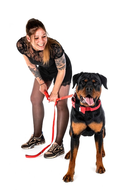 Rottweiler e donna in studio