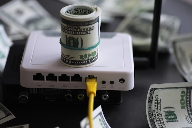 Router Internet e cento dollari Concetto di costo di comunicazione e internet