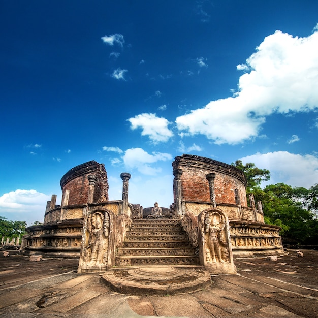 Rovine antiche di watadagaya a Polonnaruwa