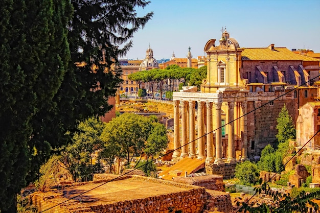 Rovine degli edifici dell'antico Foro Romano nella città di Roma Italia