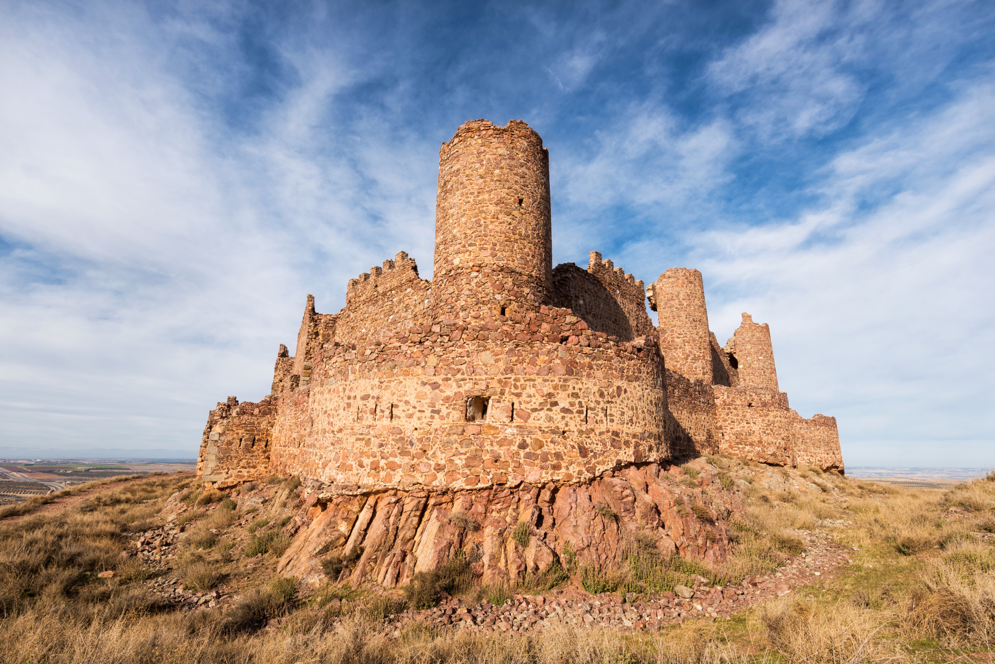 Rovine del castello di Almonacid a Toledo, in Spagna.