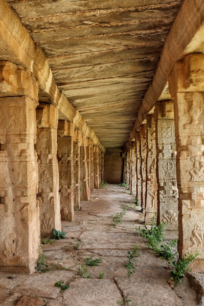 Rovine del tempio di Achyutaraya in hampi karnataka india