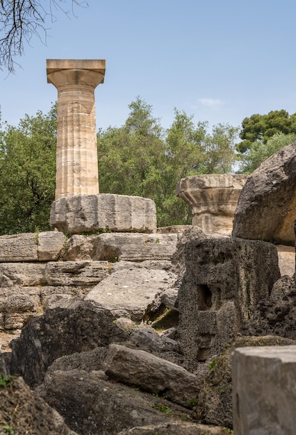 Rovine del Tempio di Zeus ad Olimpia nel sito dei primi giochi olimpici vicino ad Atene in Grecia