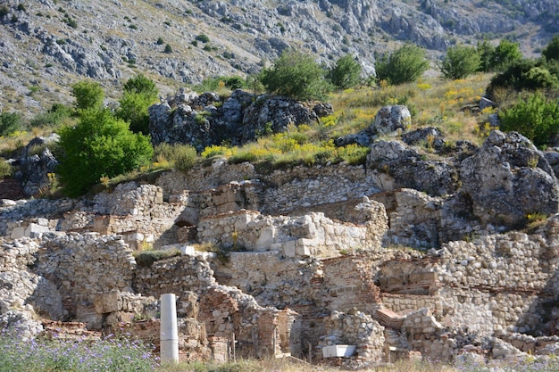 rovine dell'antica città di Sagalassos con le montagne sullo sfondo