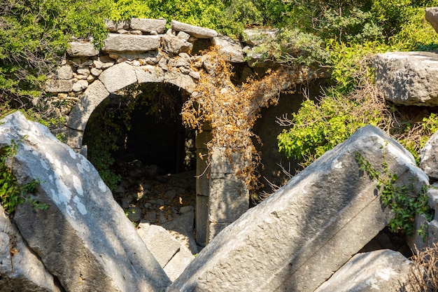 Rovine dell'antica città di Termessos senza turisti vicino ad Antalya in Turchia