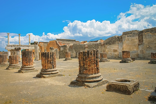Rovine dell'antica città italiana di Pompei e del Vesuvio