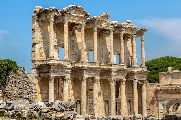 Rovine della biblioteca di Celsius nell'antica città di Efeso, in Turchia