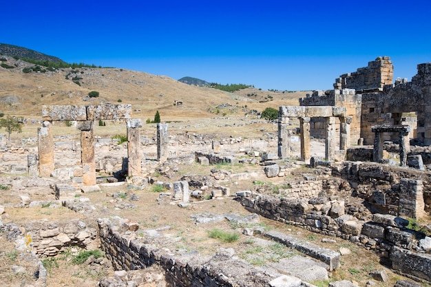 Rovine della città antica di Hierapolis Porta romana del nord Pamukkale Denizli Turchia