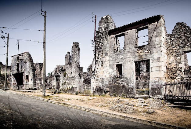 Rovine di case distrutte dai bombardamenti della seconda guerra mondiale
