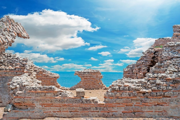 Rovine di Tharros in una giornata nuvolosa