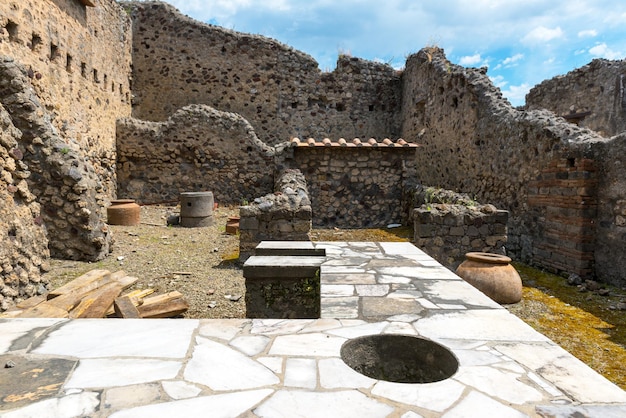 Rovine di un antico bar a Pompei Italia