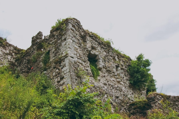 Rovine di un edificio sulla montagna