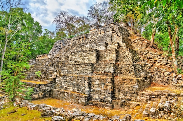 Rovine di una piramide Maya presso il sito di Balamku a Campeche, in Messico