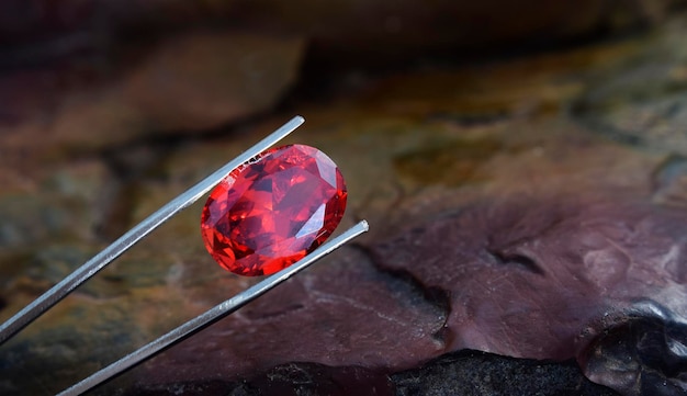 Rubino È una gemma rossa Bella per natura Per creare gioielli costosix9