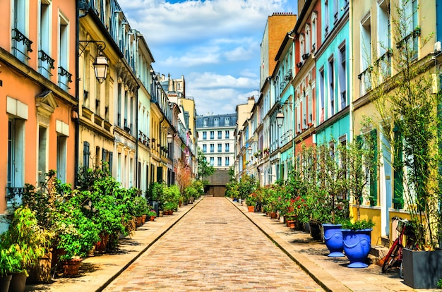 Rue Cremieux con case colorate nel 12° arrondissement di Parigi, Francia