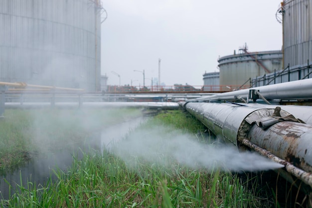 Ruggine da corrosione attraverso la perdita di gas del vapore del tubo della presa