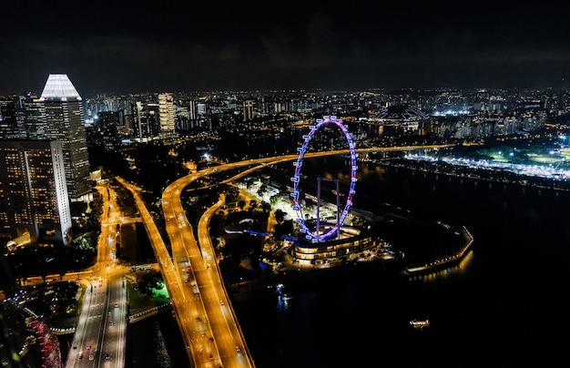 Ruota panoramica di Singapore nella notte