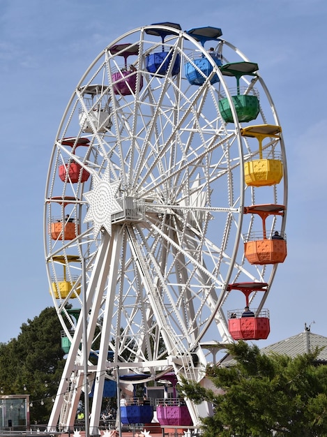 Ruota panoramica nel parco divertimenti tibidabo a Barcellona, ​​​​Spagna