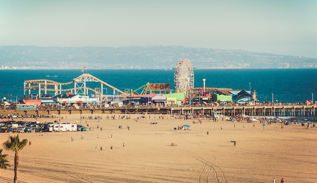 Ruota panoramica sul molo di Santa Monica in California