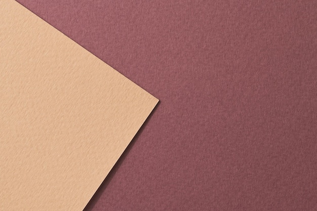 Ruvida carta kraft sfondo texture carta rosso bordeaux colori beige Mockup con copia spazio per il testo