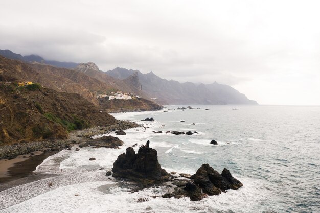 Ruvide scogliere rocciose nel nord di Tenerife