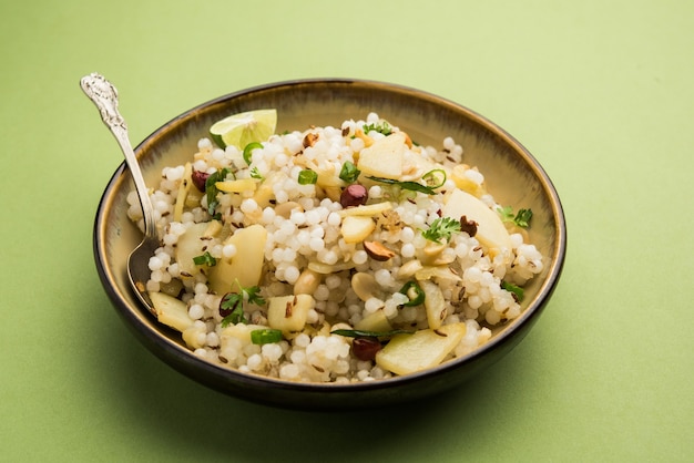 Sabudana khichdiÃ‚Â / Khichadi è una ricetta indiana a digiuno o cibo Vrat consumato durante navratri, ekadashi o ganesh chaturthi