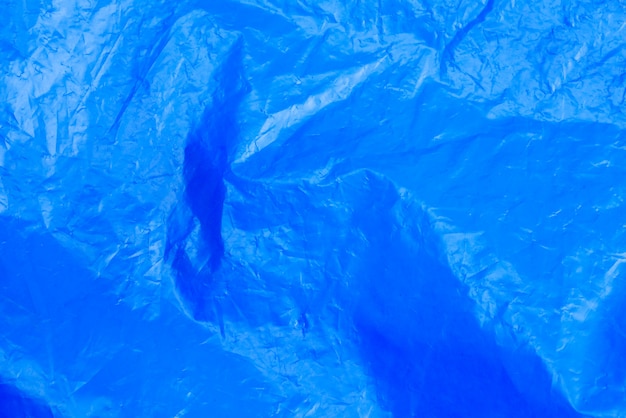 Sacchetto di immondizia blu di struttura di plastica sgualcito fondo astratto
