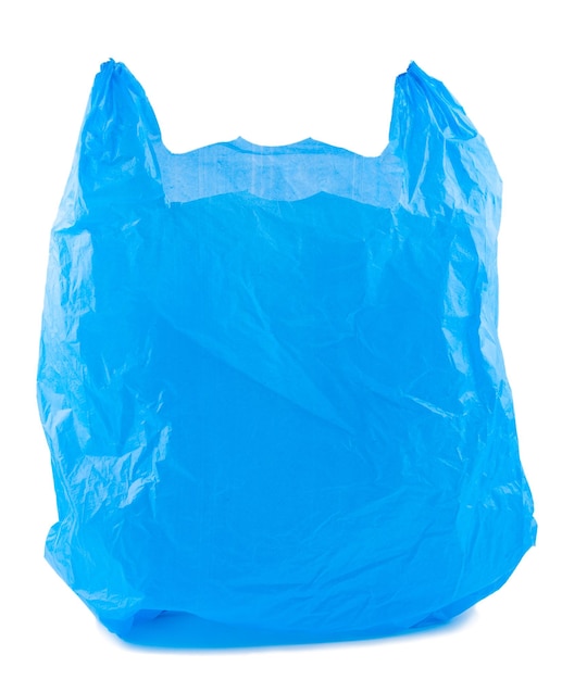 Sacchetto di plastica blu, acquisti vuoti su sfondo bianco. L'oggetto è isolato su sfondo bianco senza ombre. I sacchetti di plastica sono la causa di grandi preoccupazioni ambientali