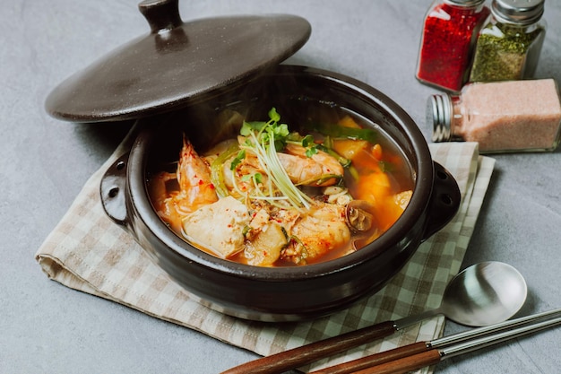 새우가 들어간 맛있는 한국 음식 생태탕 요리